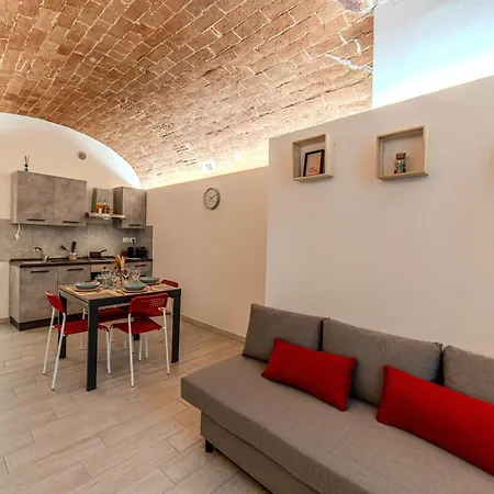 Casa R&r A Due Passi Dalla Torre Apartment